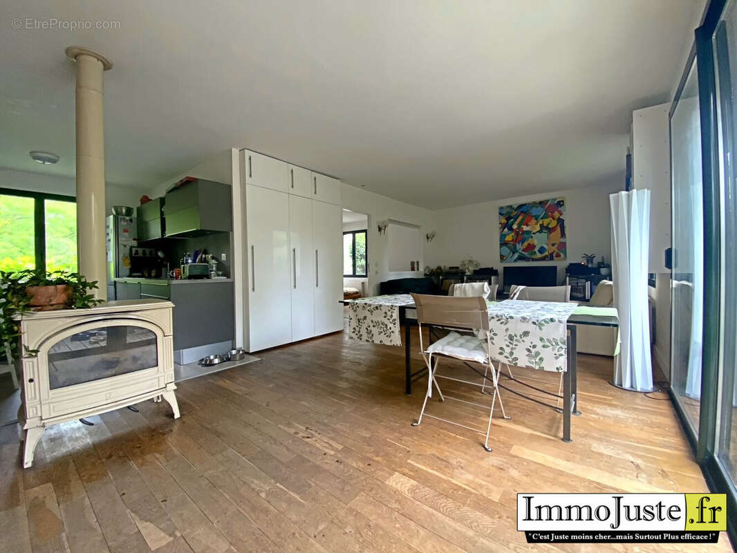 Maison à VIEILLE-EGLISE-EN-YVELINES