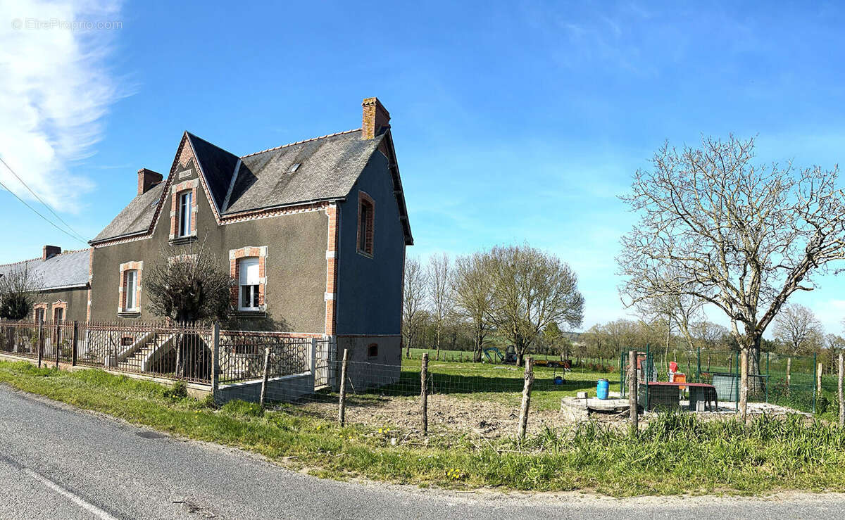 Maison à DERVAL