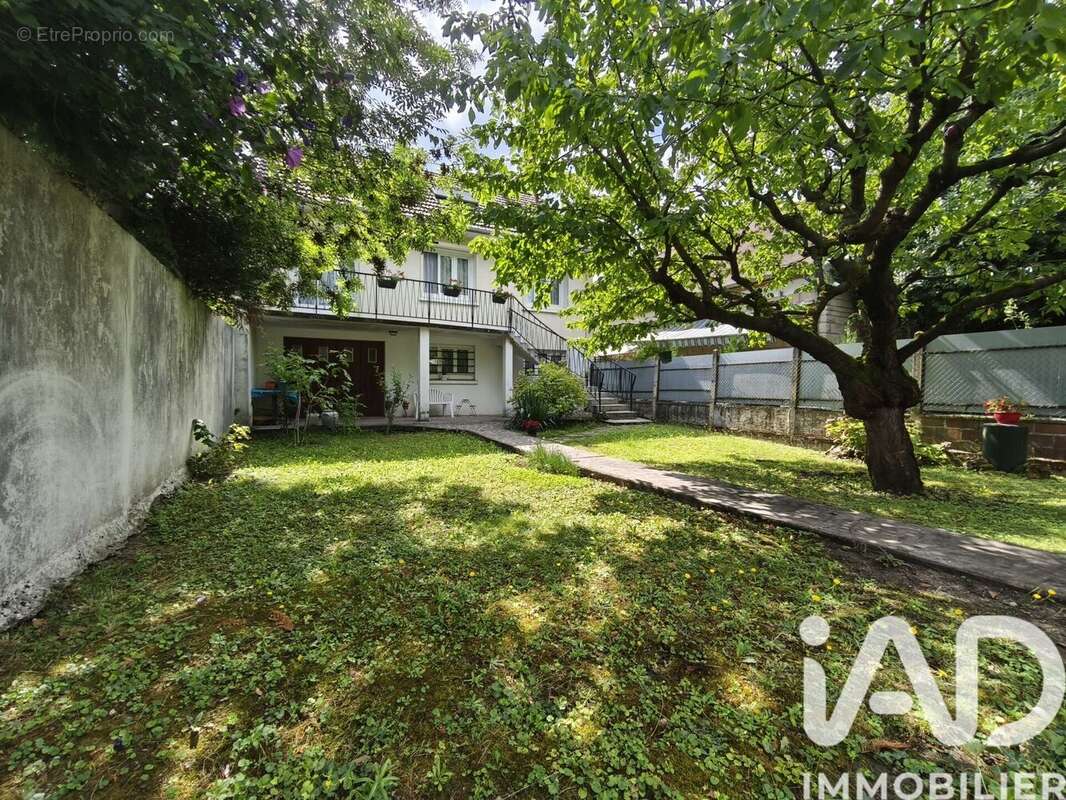 Photo 2 - Maison à LE BLANC-MESNIL