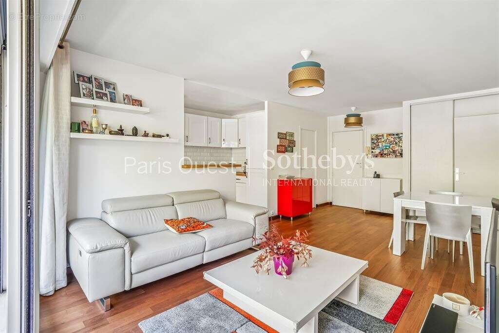 Appartement à NEUILLY-SUR-SEINE