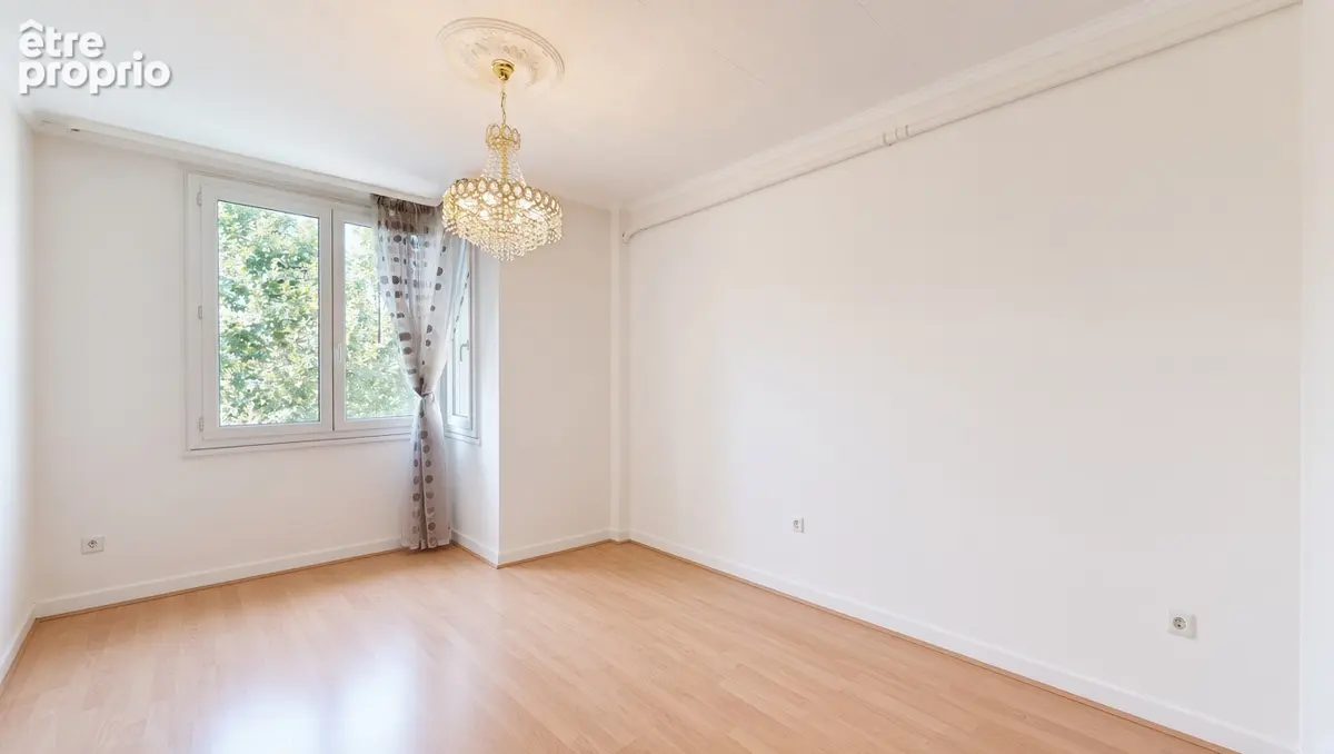 Appartement 4 pièces 70 m2 - Avant dernier étage - Grenoble / Libération - photo 2