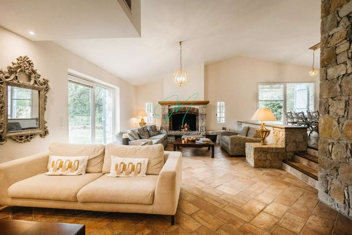Maison à ROQUEFORT-LES-PINS