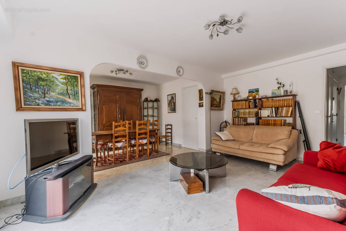 Appartement à SAINT-LAURENT-DU-VAR