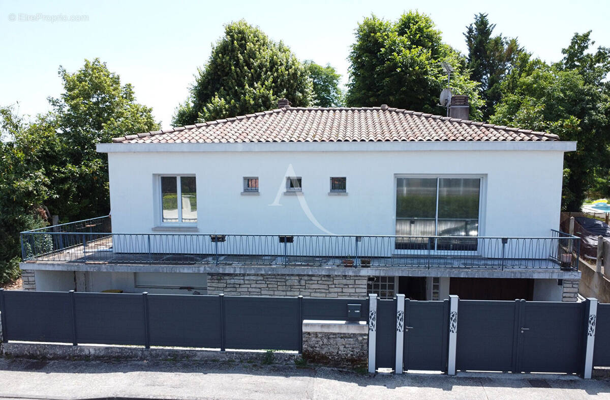 Maison à JONZAC