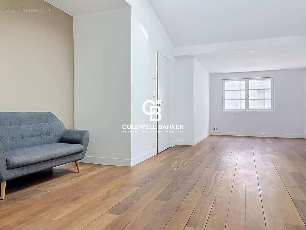 À deux pas du Vieux-Port, un appartement rénové aux volumes généreux - photo 6