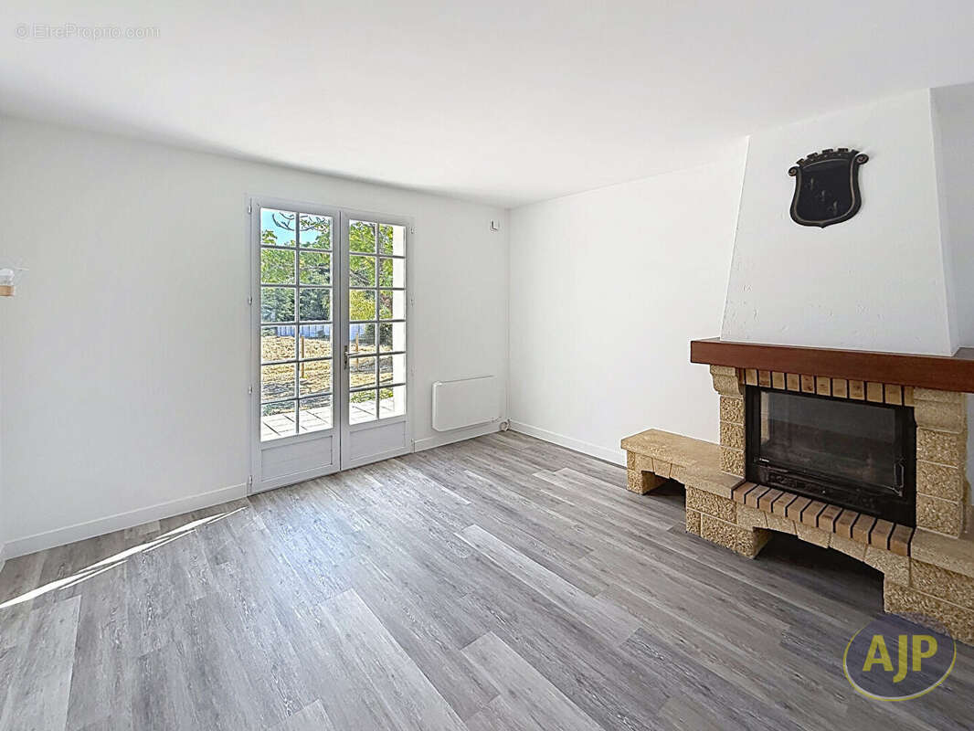Maison rénovée des années 80 à VAIRE - photo 7