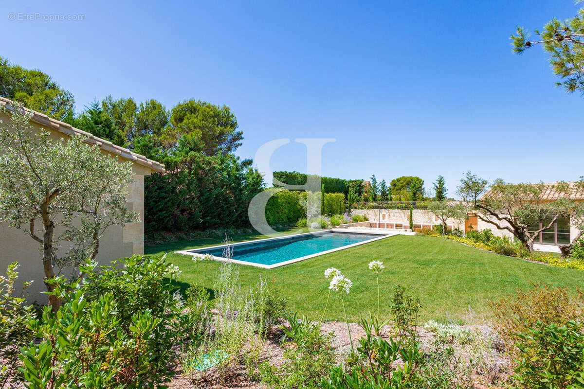 Maison 6 pièces 342 m² à vendre à Eygalieres (13810) - photo 2