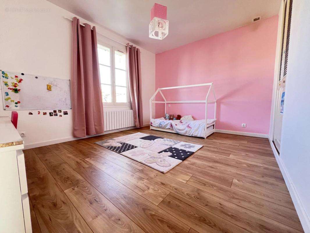 Maison à LES CLAYES-SOUS-BOIS