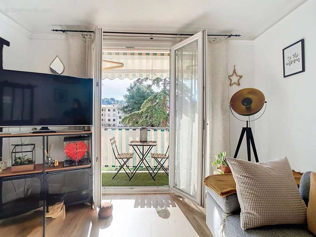 Appartement à VALLAURIS