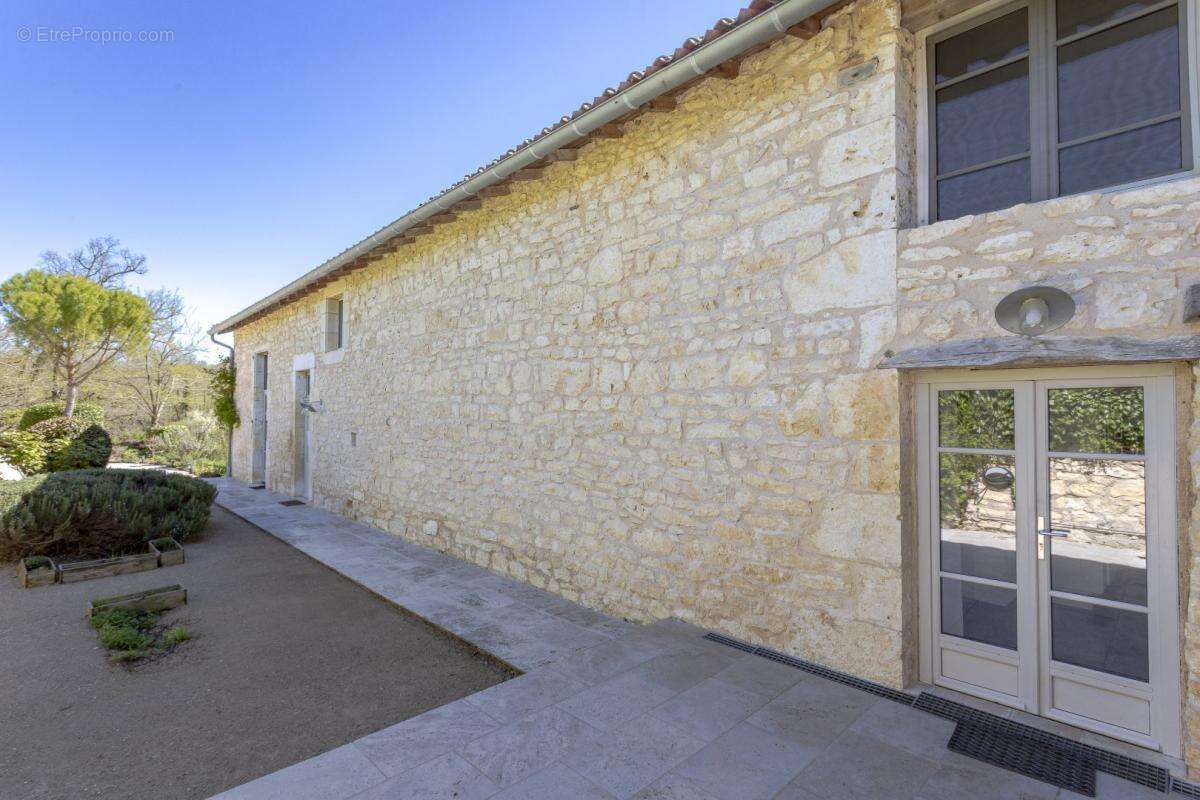 Maison à CAHUZAC-SUR-VERE