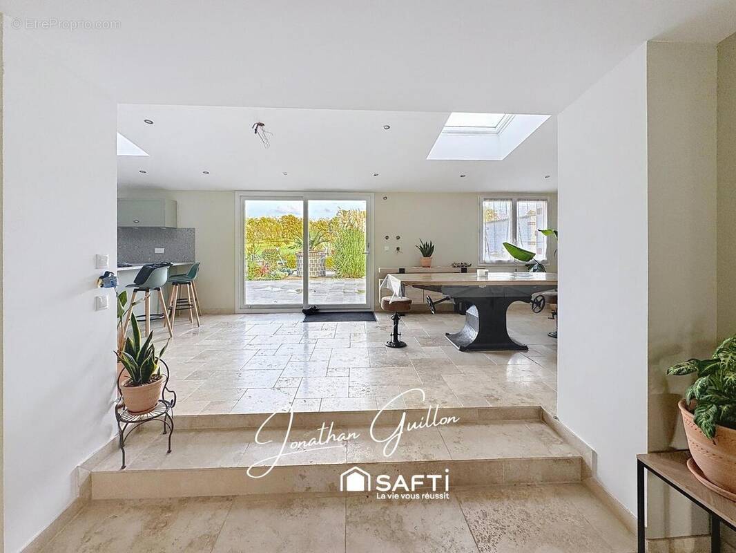 Photo 1 - Maison à CRECY-LA-CHAPELLE