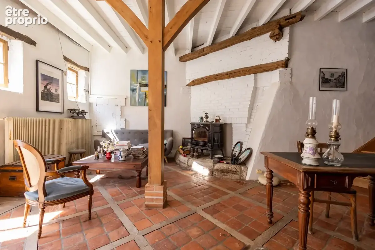 Maison 195 m² à Saint-Denis-De-L'hotel  - photo 2