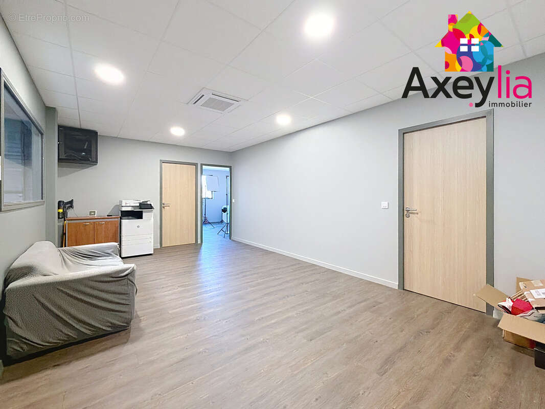 Commerce à LE COTEAU