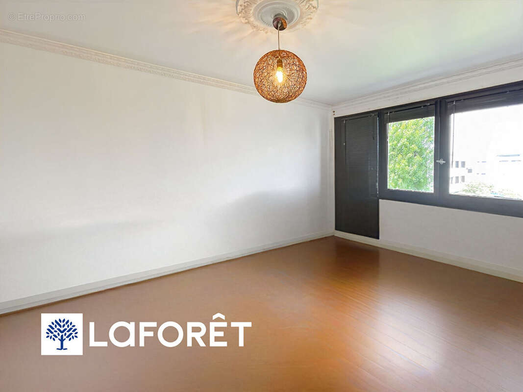 Appartement à SAINTE-GENEVIEVE-DES-BOIS