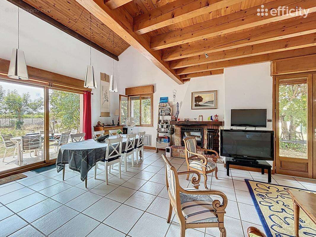 Maison à BOUGE-CHAMBALUD
