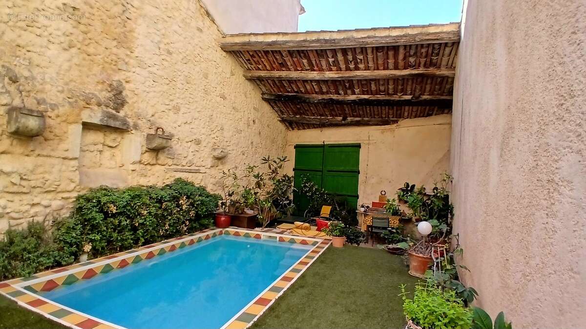 Elégante maison de Maître avec cour et piscine. - photo 10