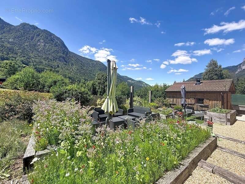 chalet rénové avec vue panoramique, mazot, sauna et fort potentiel – Glières-Val-de-Borne (74) - photo 2