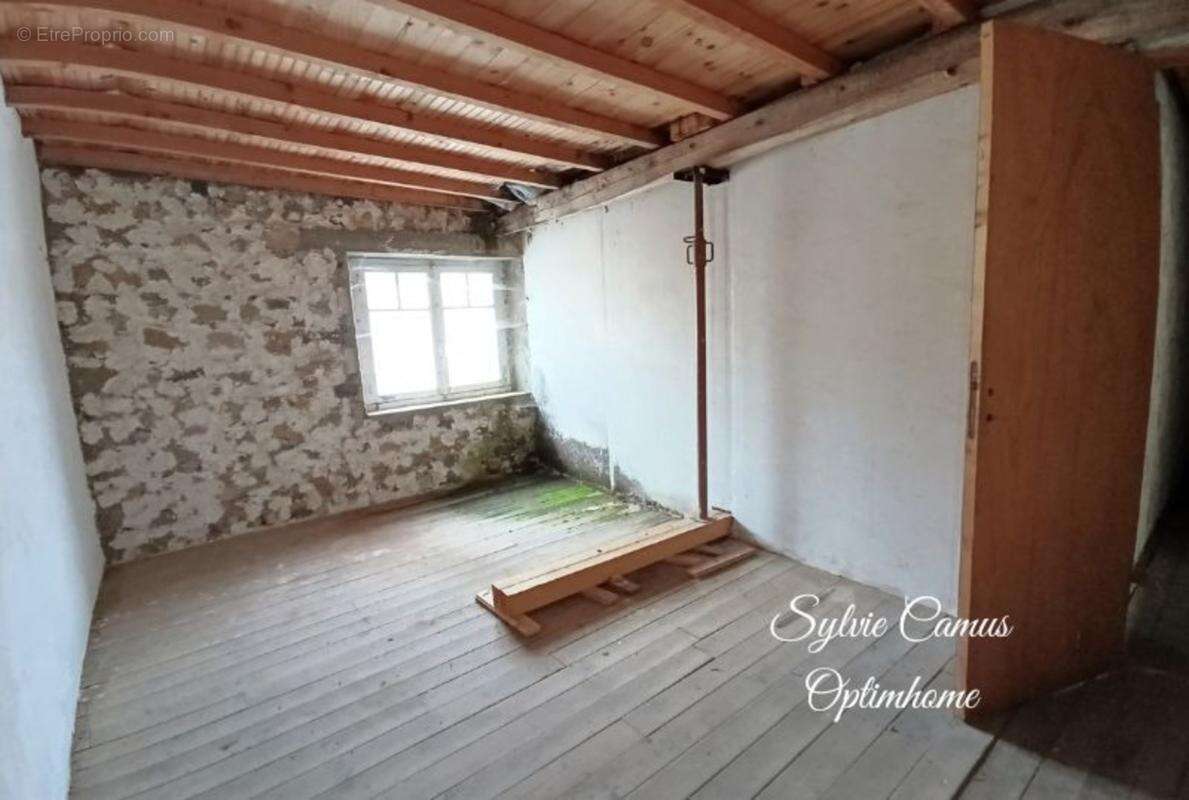 Fix Saint Genest 43- Idéal investisseurs et bricoleurs-un bien à fort potentiel sur 500 m² - photo 9