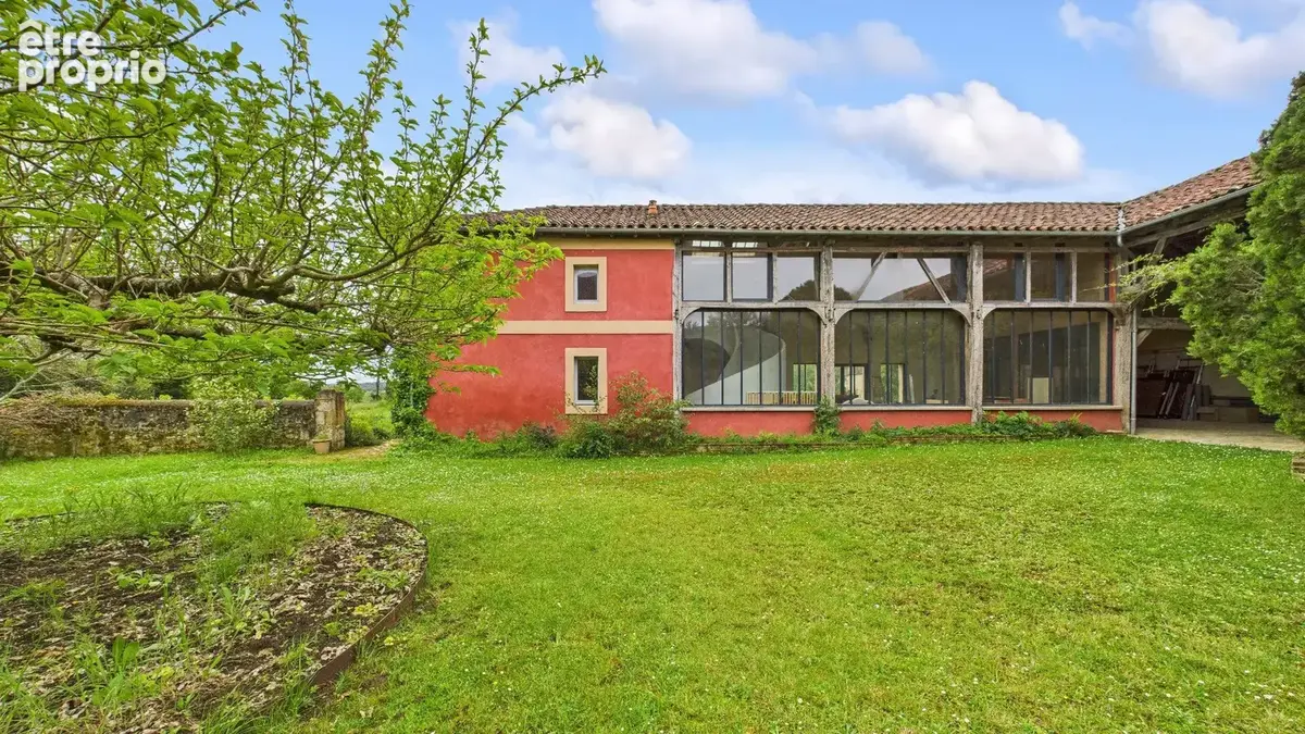 Ensemble immobilier empreint de charme, d'authenticité et d'une élégance discrète. - photo 17