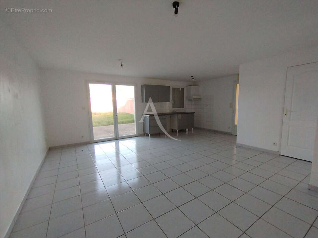 Maison à BUSSAC-SUR-CHARENTE