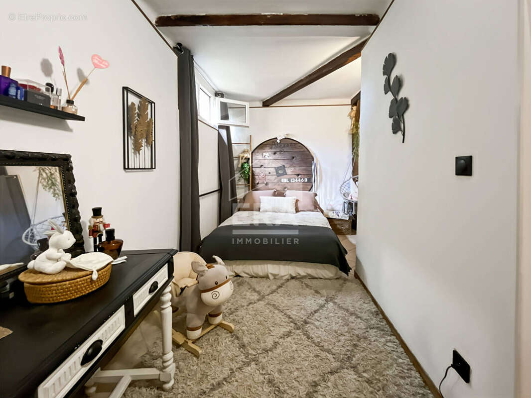 Appartement à MARSEILLE-4E