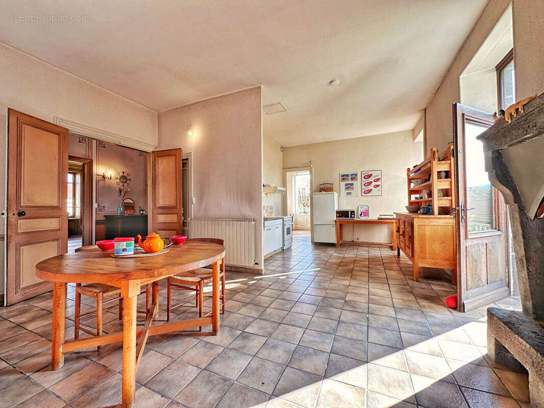 Maison à LA ROCHE-BLANCHE