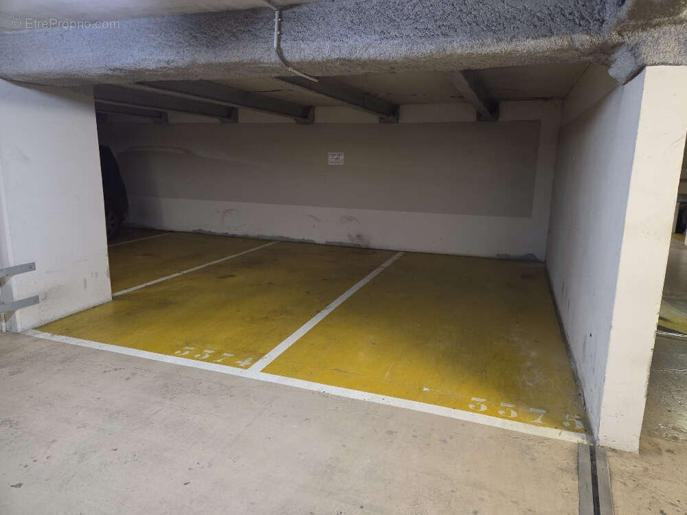 Parking à PARIS-15E