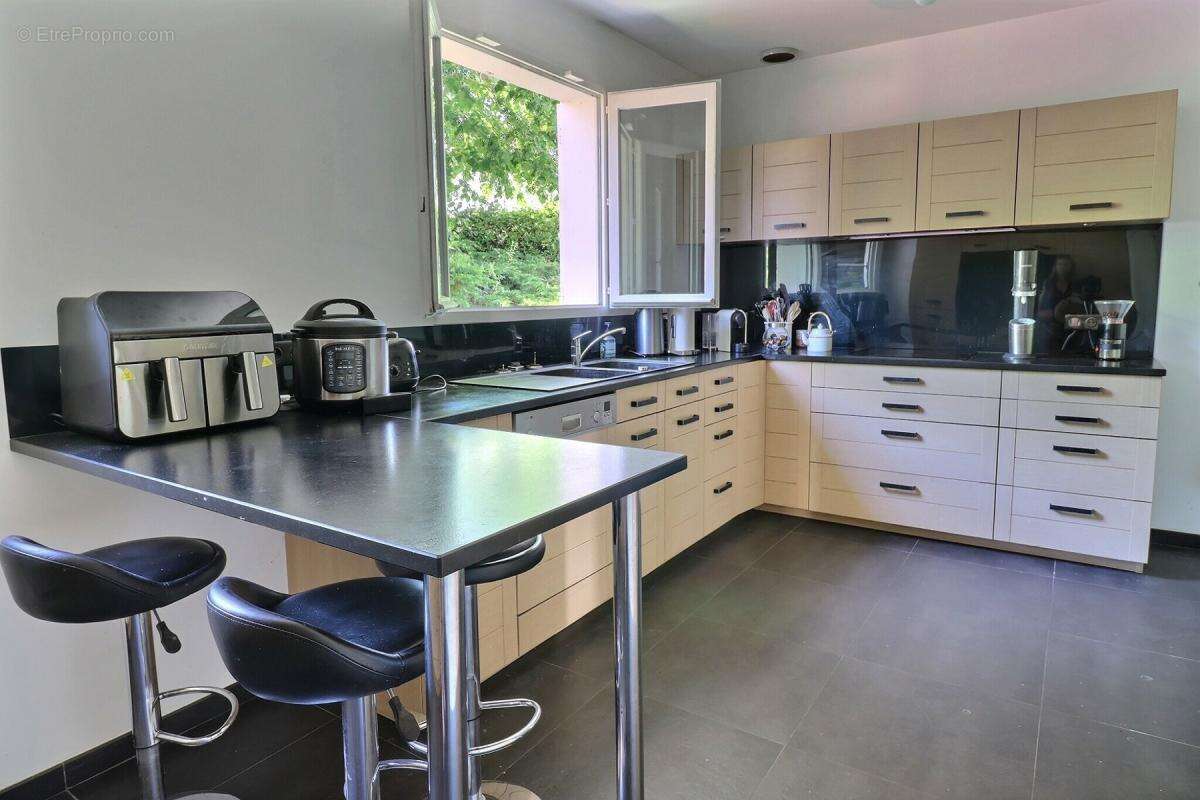 Maison à SAINT-NOM-LA-BRETECHE