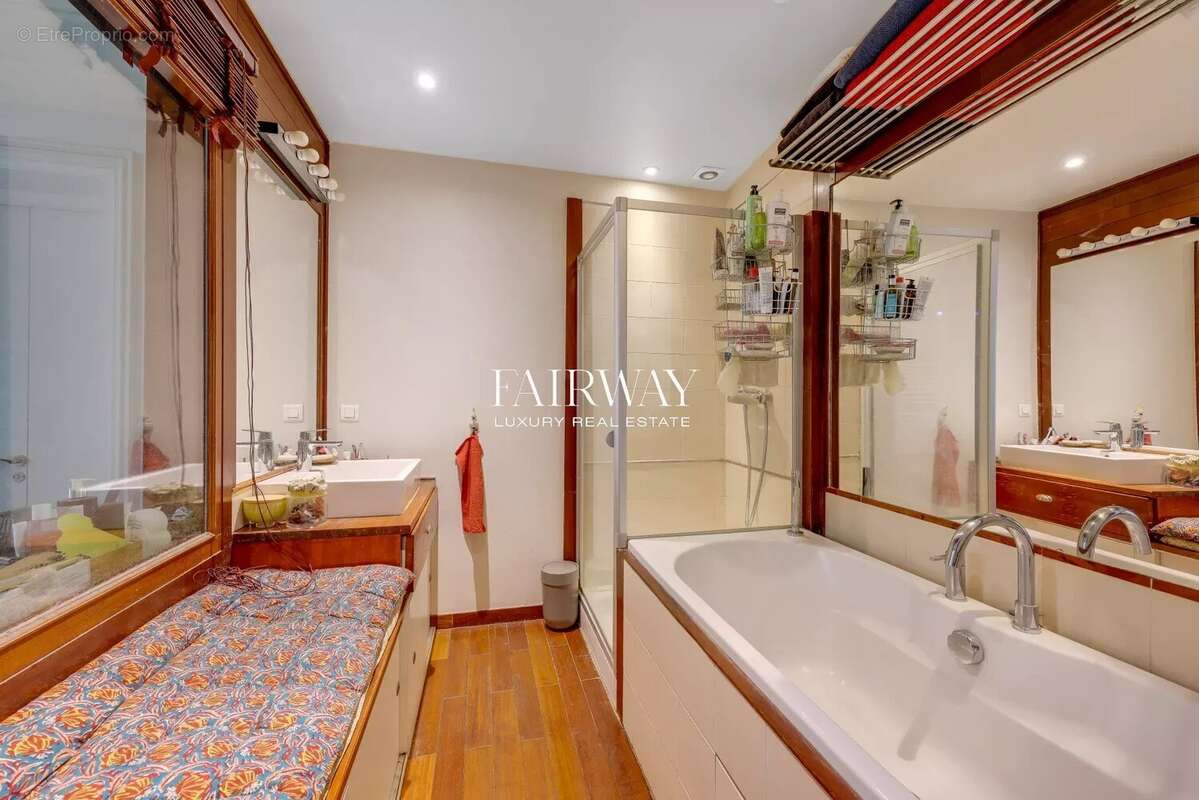 Appartement à PARIS-17E