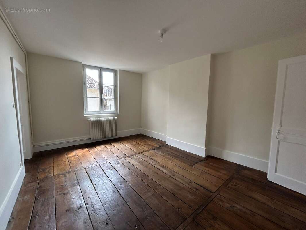 Appartement à SAINT-LEONARD-DE-NOBLAT