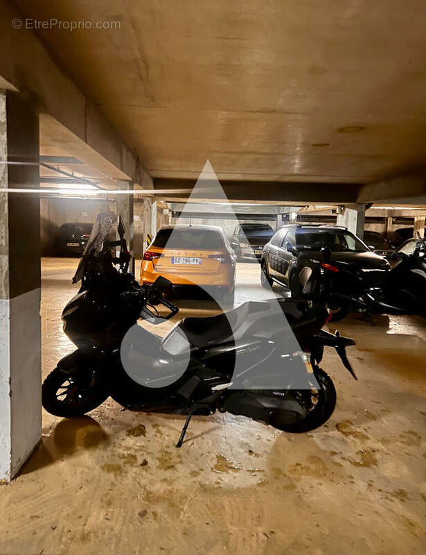 Parking à SAINT-OUEN