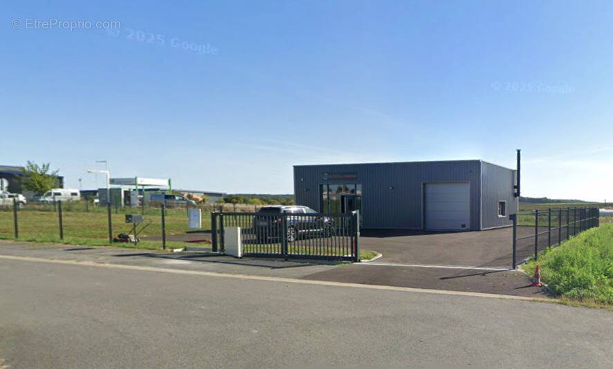 Commerce à SAINT-SAVINIEN