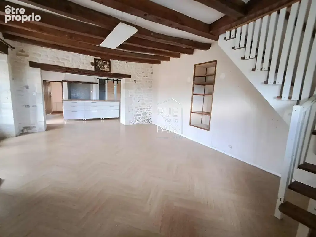Maison familiale avec dépendances à Dangé-Saint-Romain - photo 2