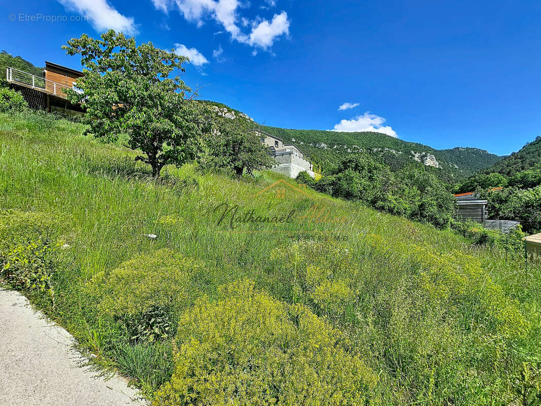 Terrain à LA CRESSE