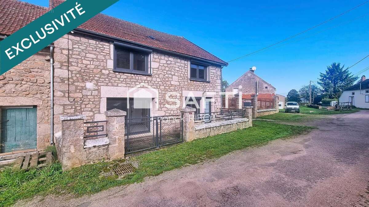 Photo 2 - Maison à LA ROCHE-EN-BRENIL