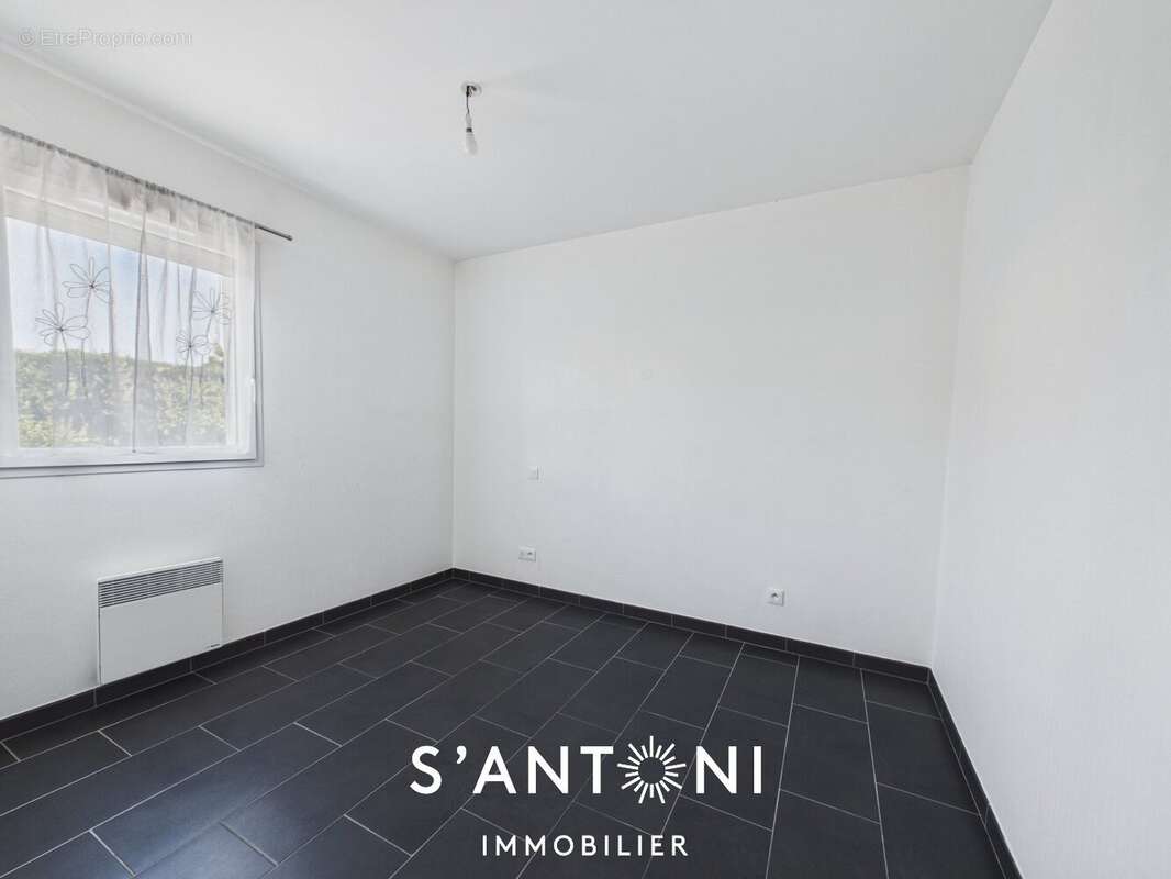 À vendre  Villa mitoyenne de plain-pied à 100 m du Port de Marseillan - photo 8