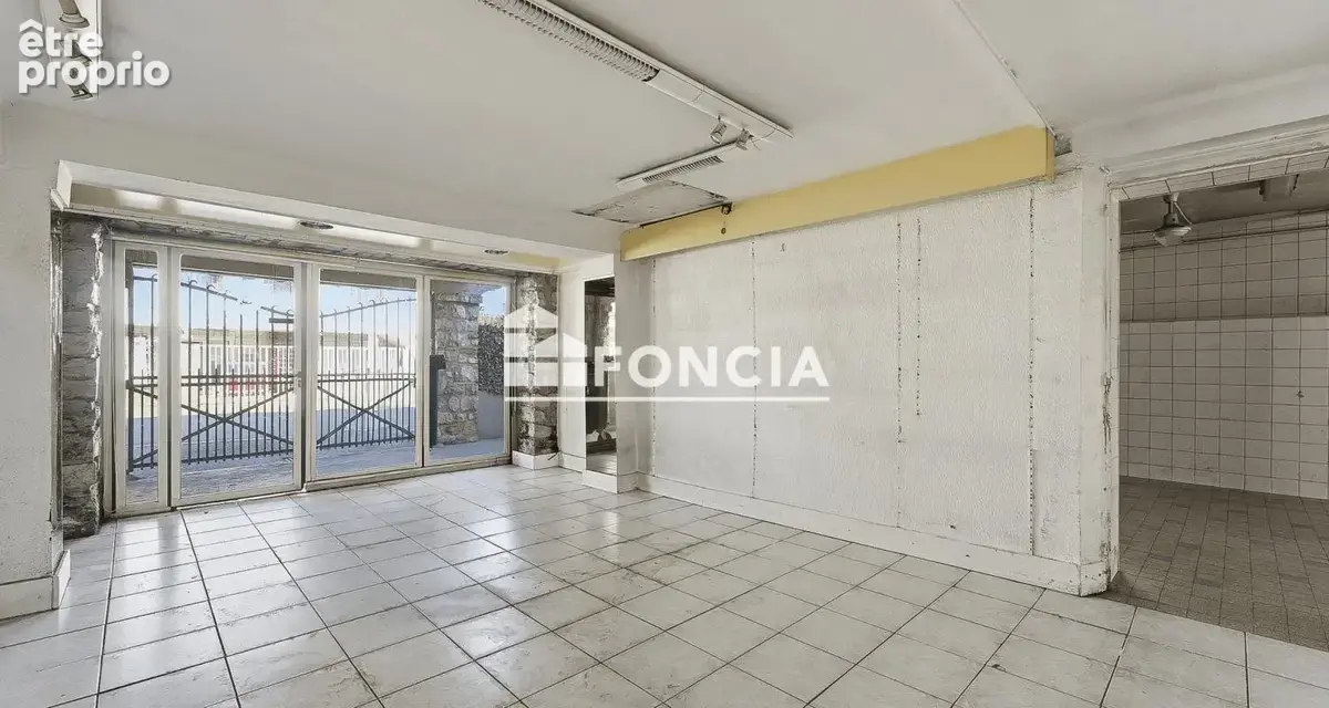À VENDRE  À MANDELIEU – Grande maison familiale sur 3 niveaux – Environ 300 m² – Jardin  et Parking en centre-ville de Mandelieu - photo 7