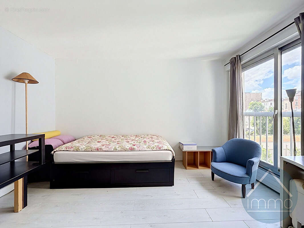 Appartement à COURBEVOIE