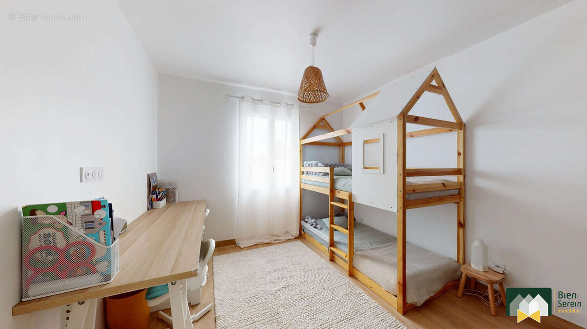 Chambre 2  - Maison à NOGENT-LE-PHAYE