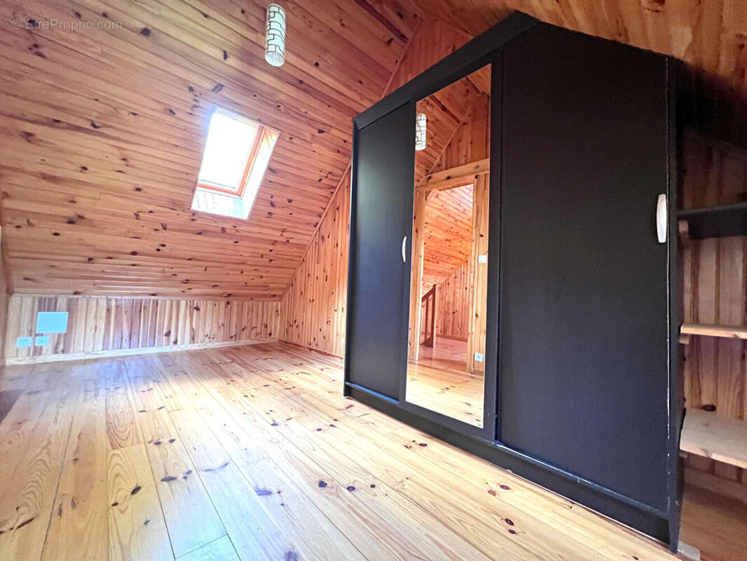 Maison à MANDAILLES-SAINT-JULIEN