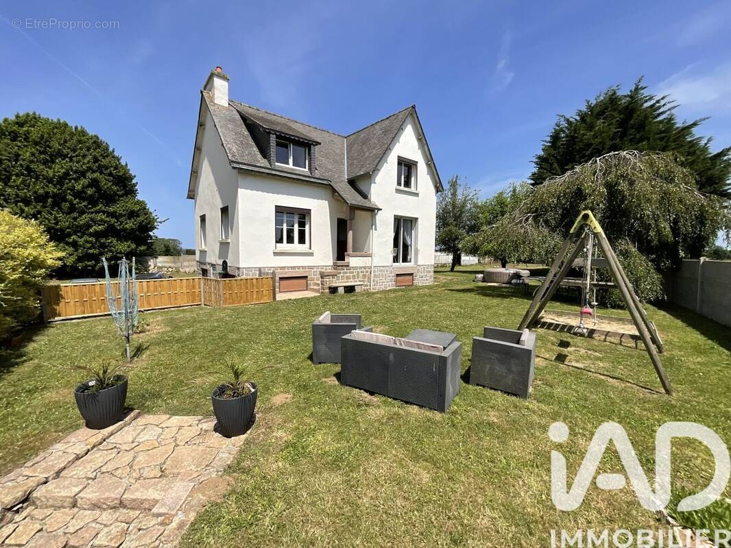 Photo 1 - Maison à LA ROCHE-DERRIEN