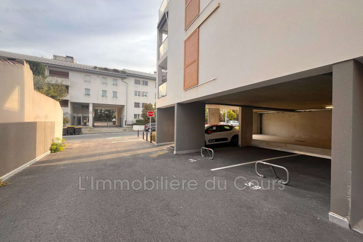 Parking à MARTIGUES