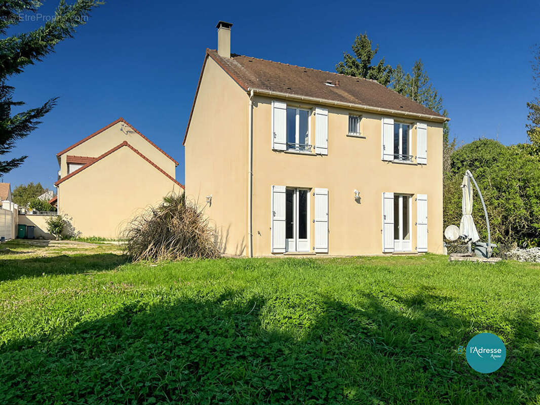 Maison à D'HUISON-LONGUEVILLE