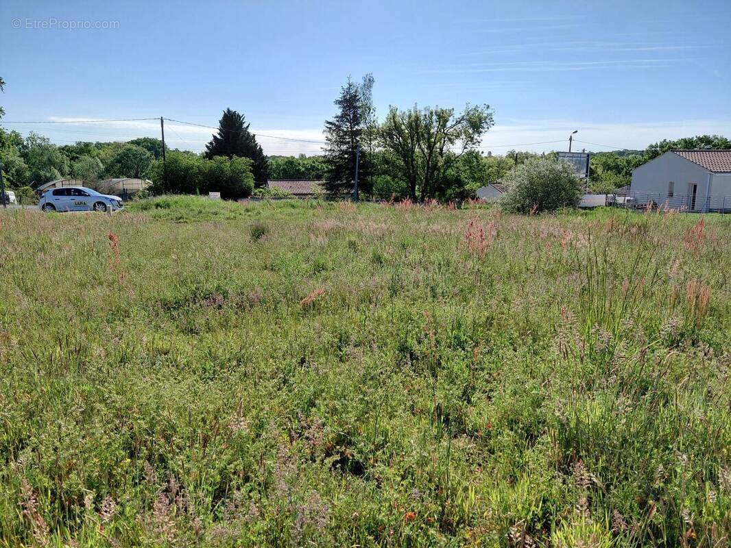 Terrain à LA CHAPELLE-DES-POTS