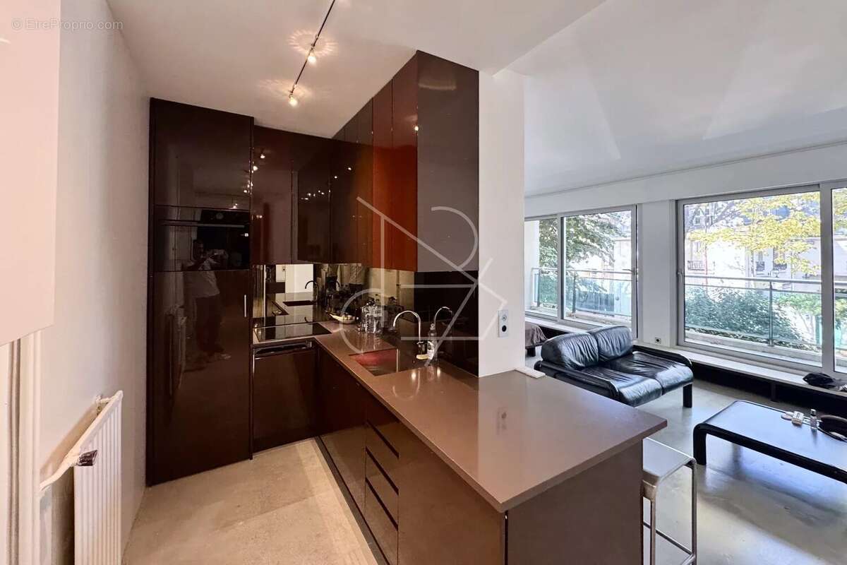 Appartement à NEUILLY-SUR-SEINE