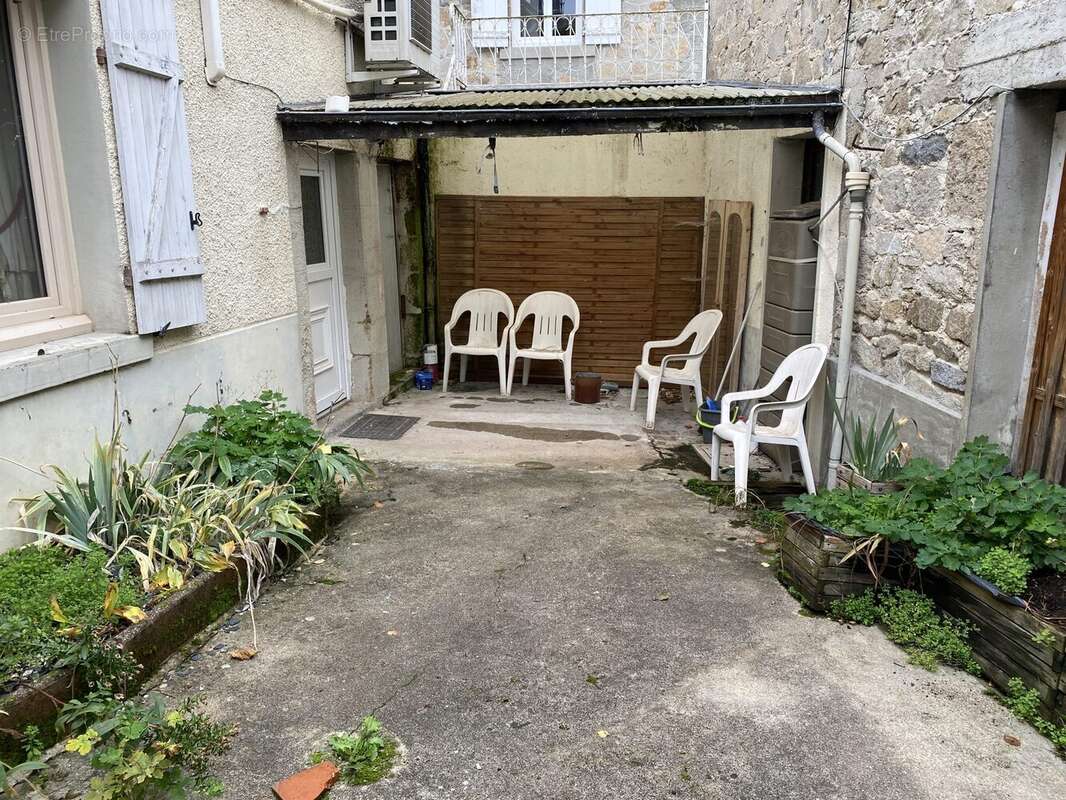 Maison à EYMOUTIERS