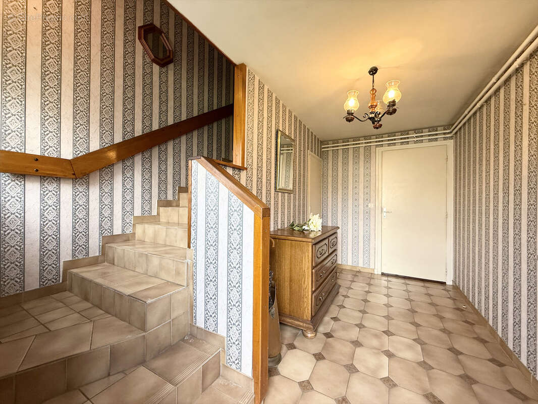 Maison à LES ROCHES-DE-CONDRIEU