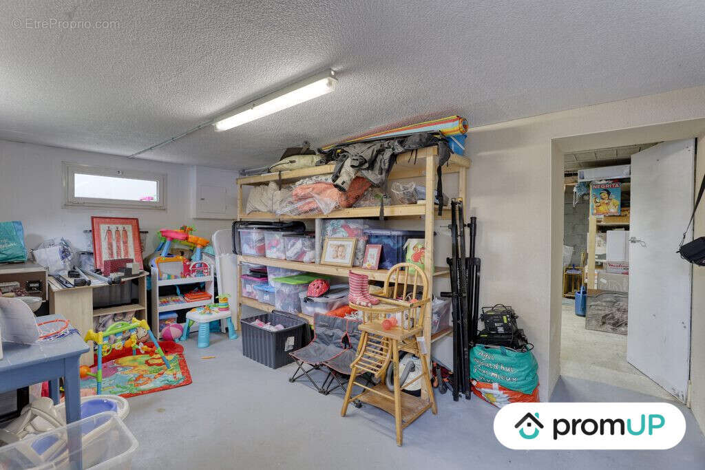 Maison à MONTREUIL-POULAY