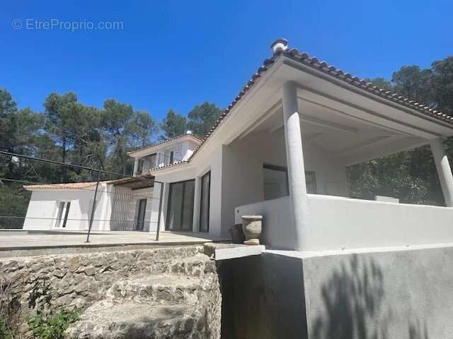 Villa restaurée de 153 m² – vue dominante plein sud – calme absolu - photo 10