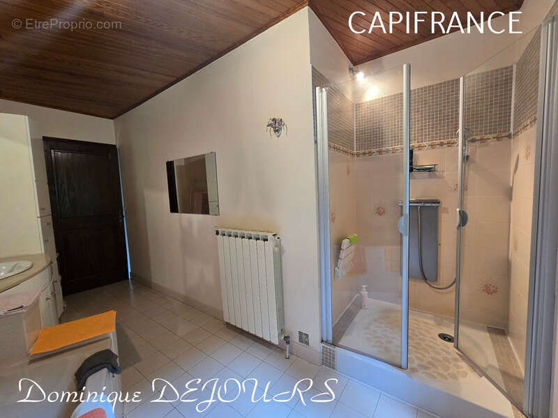 Maison à SAINT-SAUVEUR-DE-MONTAGUT